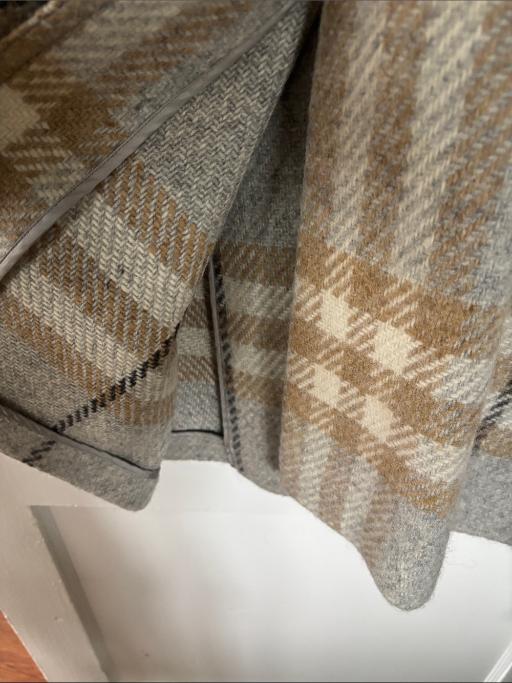Burberry wool coat nwt - Picture 7 of 10